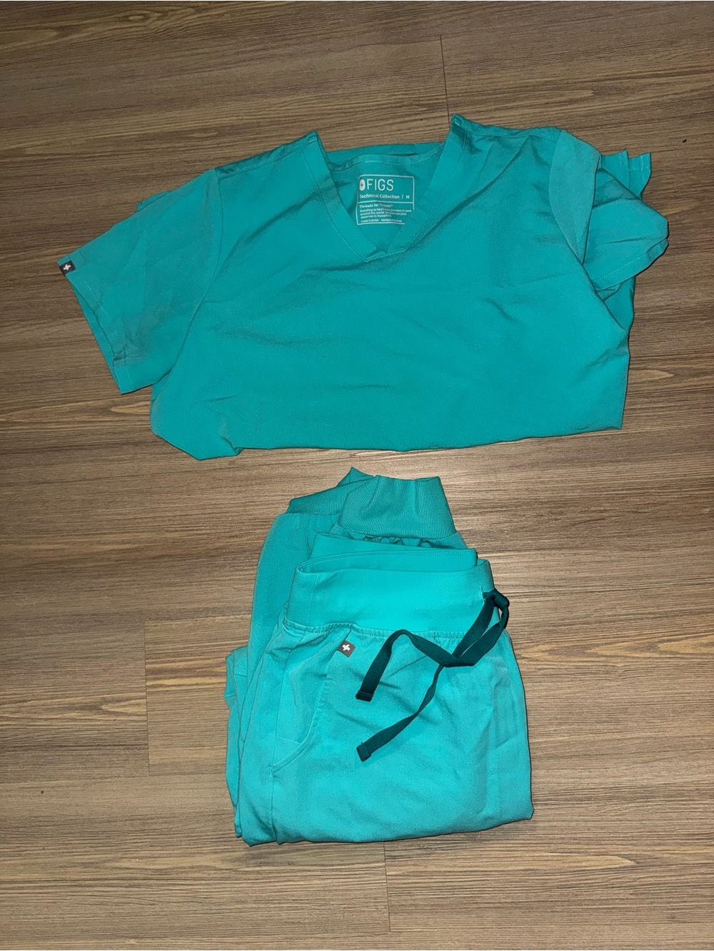 FIGS women’s oasis set